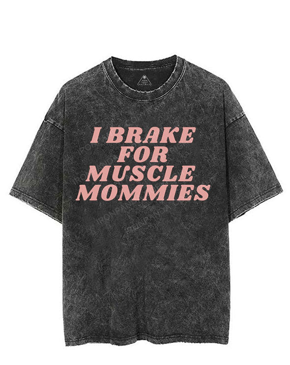 I brake for muscle mommies VINTAGE GYM SHIRT